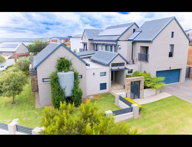 5 BEDROOM HOUSE FOR SALE IN COPPERLEAF ESTATE